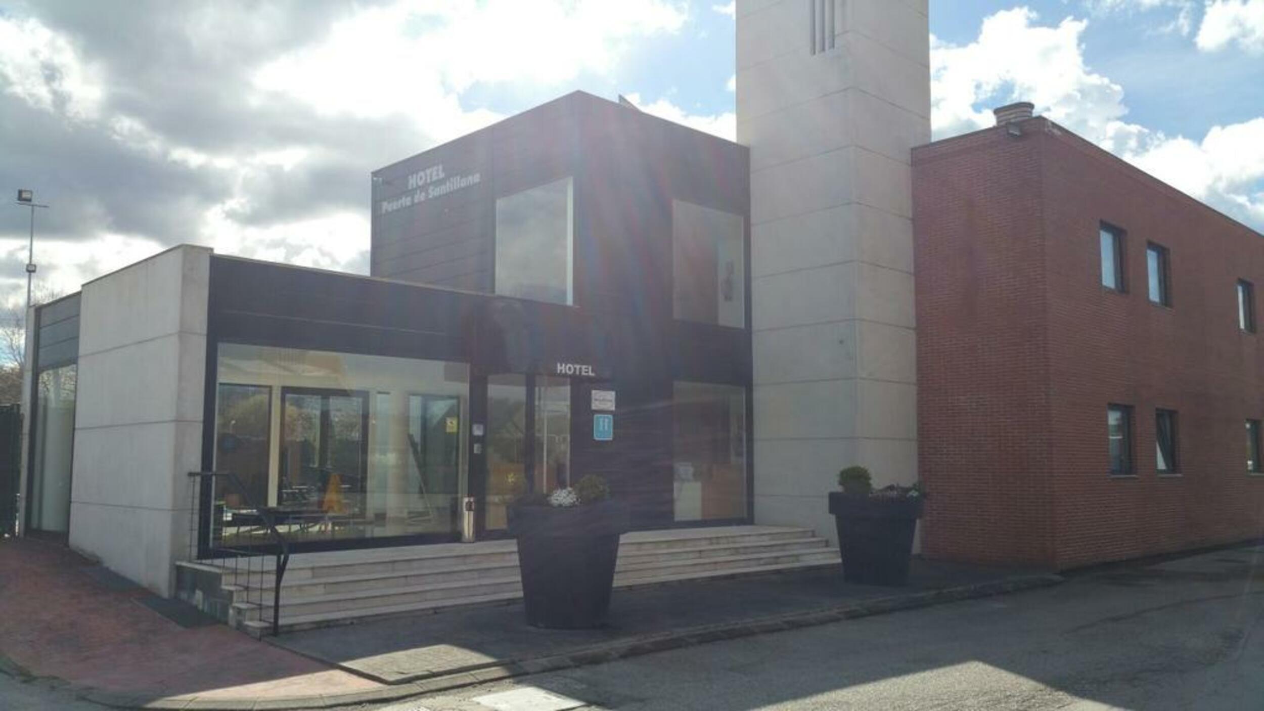Puerta De Santillana Reocín Екстериор снимка